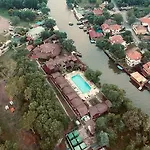 Hotel Riverside Club *
