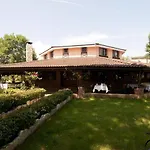 Riverside Club *