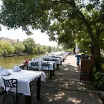 Riverside Club *