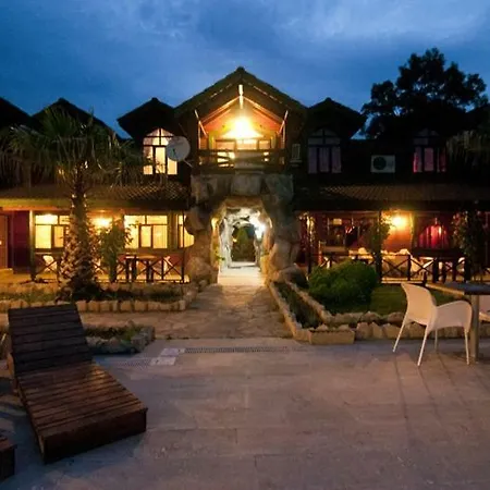 Riverside Club *