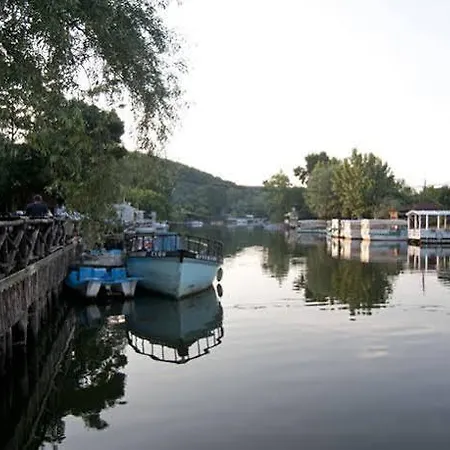 Riverside Club *