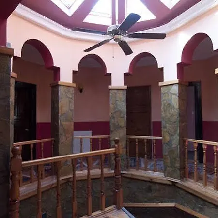 Riverside Club Hotel *