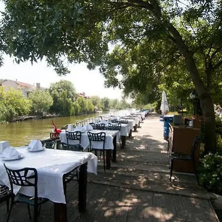Riverside Club *