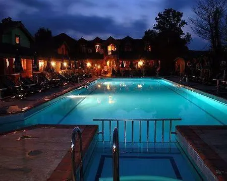 Riverside Club Hotel *