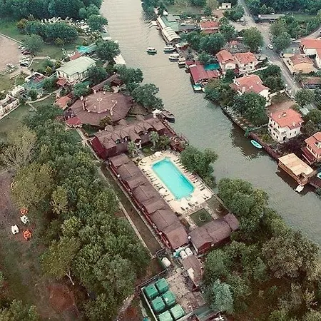 Hotel Riverside Club *