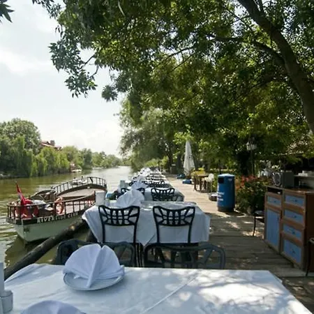 Riverside Club Hotel