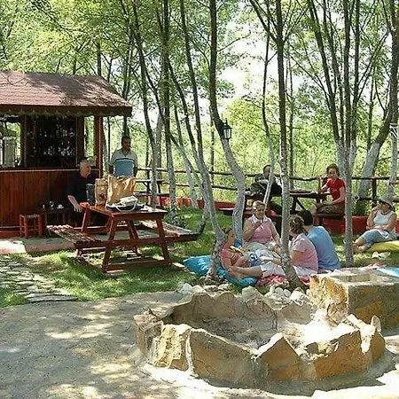 Riverside Club Hotel *