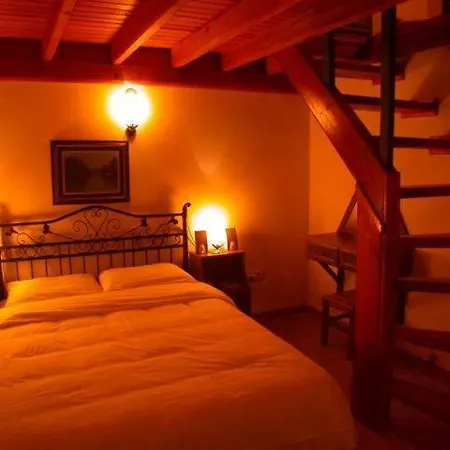 Riverside Club Hotel *