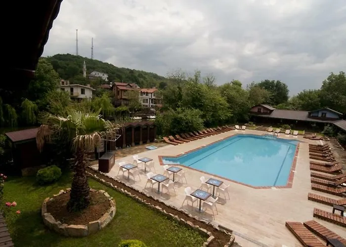 מלון Riverside Club אגווה