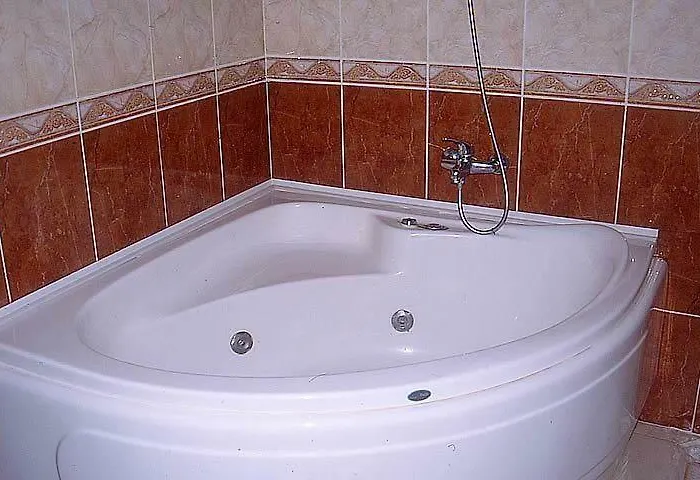 Riverside Club אגווה