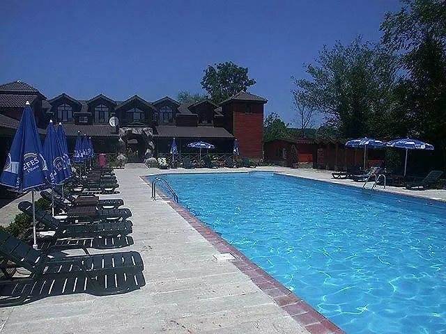 Riverside Club אגווה